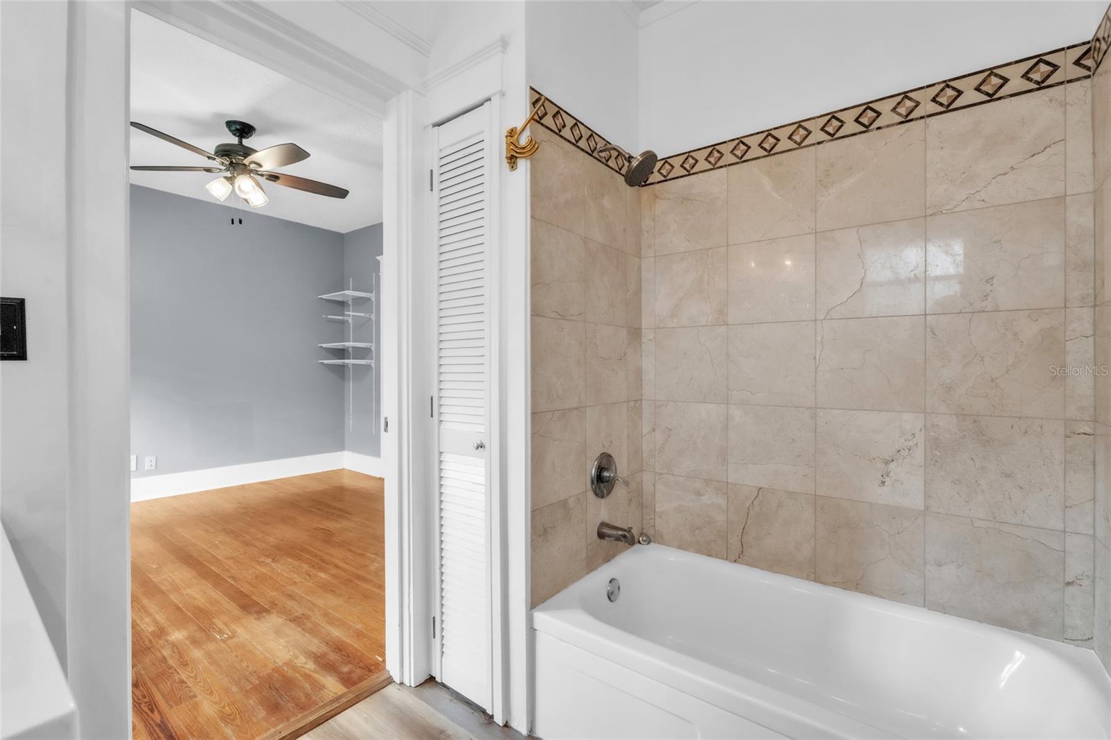 5706 N CHEROKEE AVE — photo 20