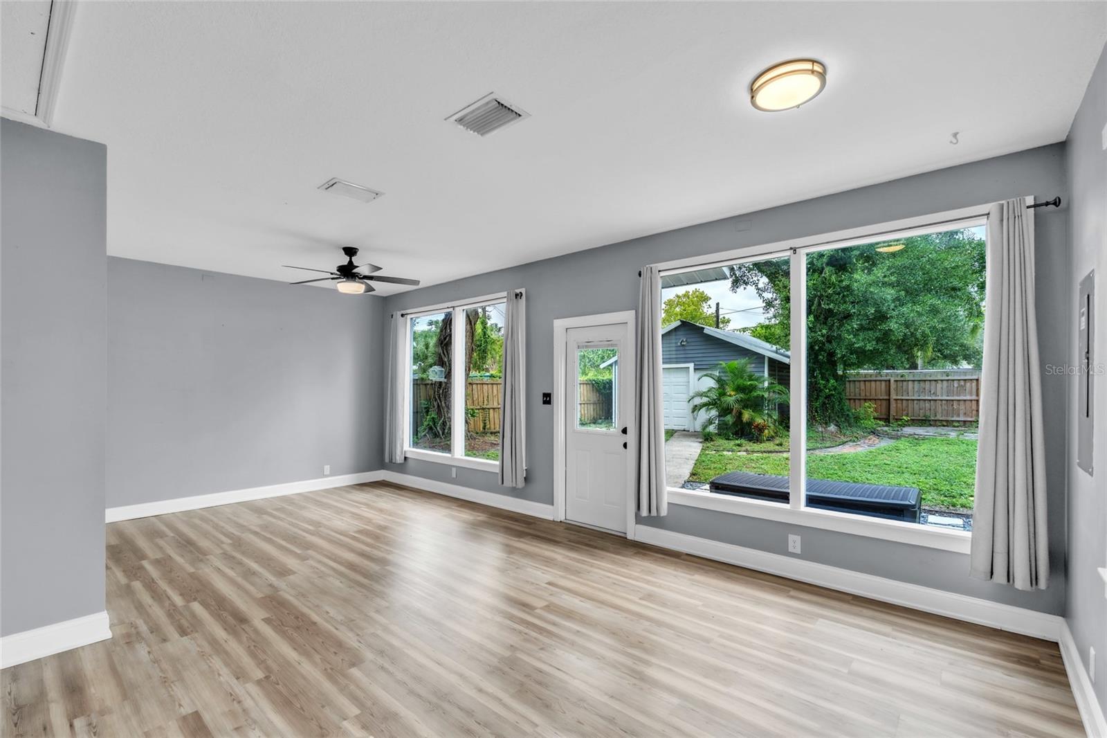 5706 N CHEROKEE AVE — photo 24
