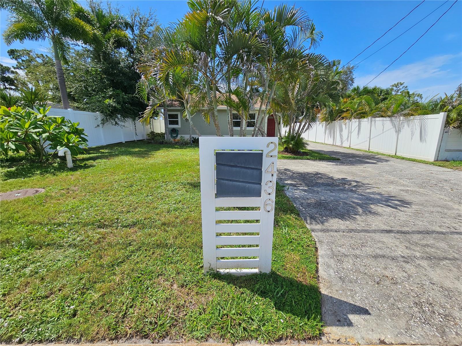 2436 ARAPAHO ST — photo 2
