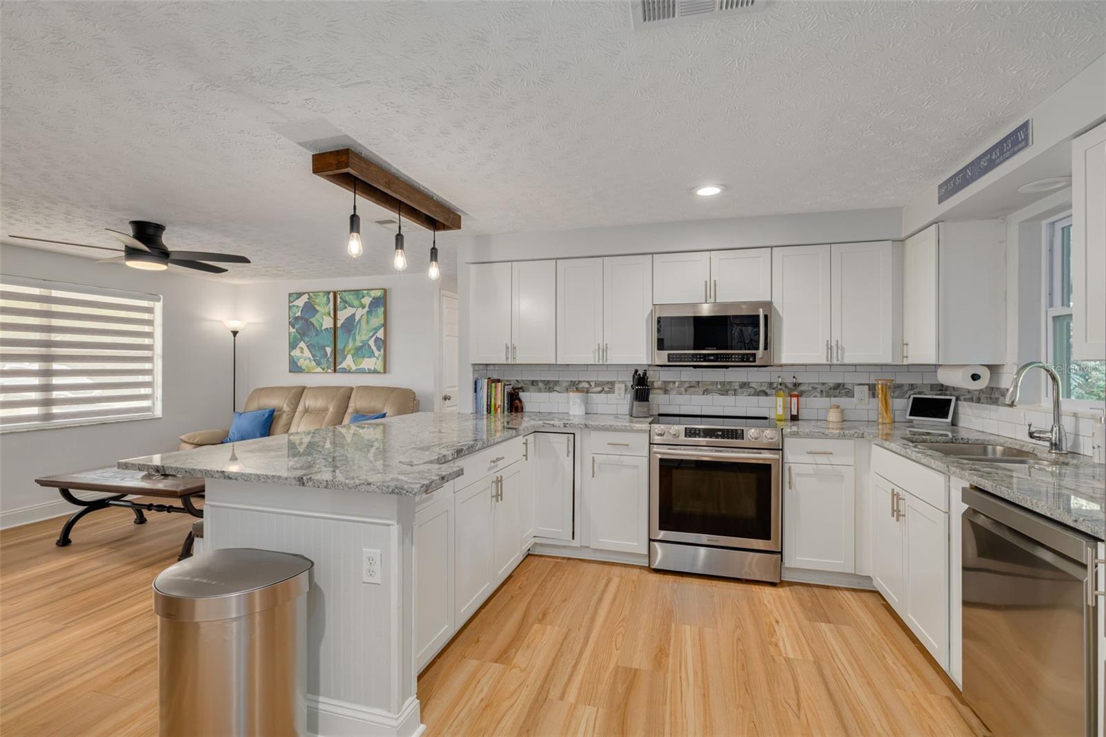 5030 OVERLOOK DR — photo 4