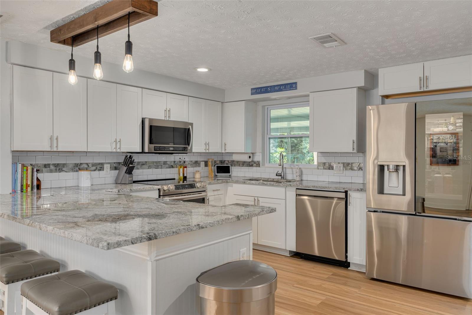 5030 OVERLOOK DR — photo 3
