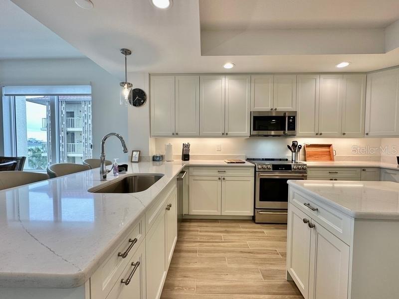125 ISLAND WAY #305 — photo 13