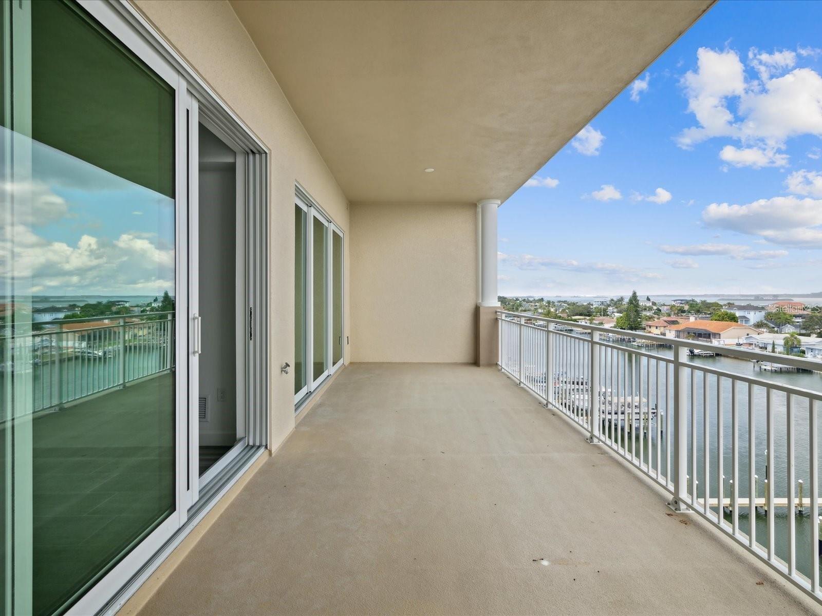 125 ISLAND WAY #305 — photo 4