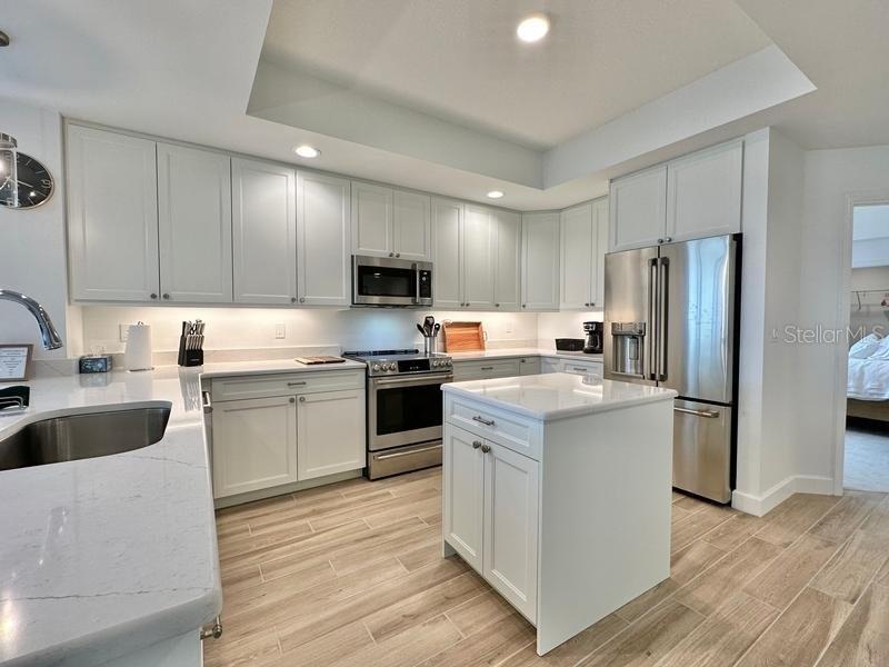 125 ISLAND WAY #305 — photo 11