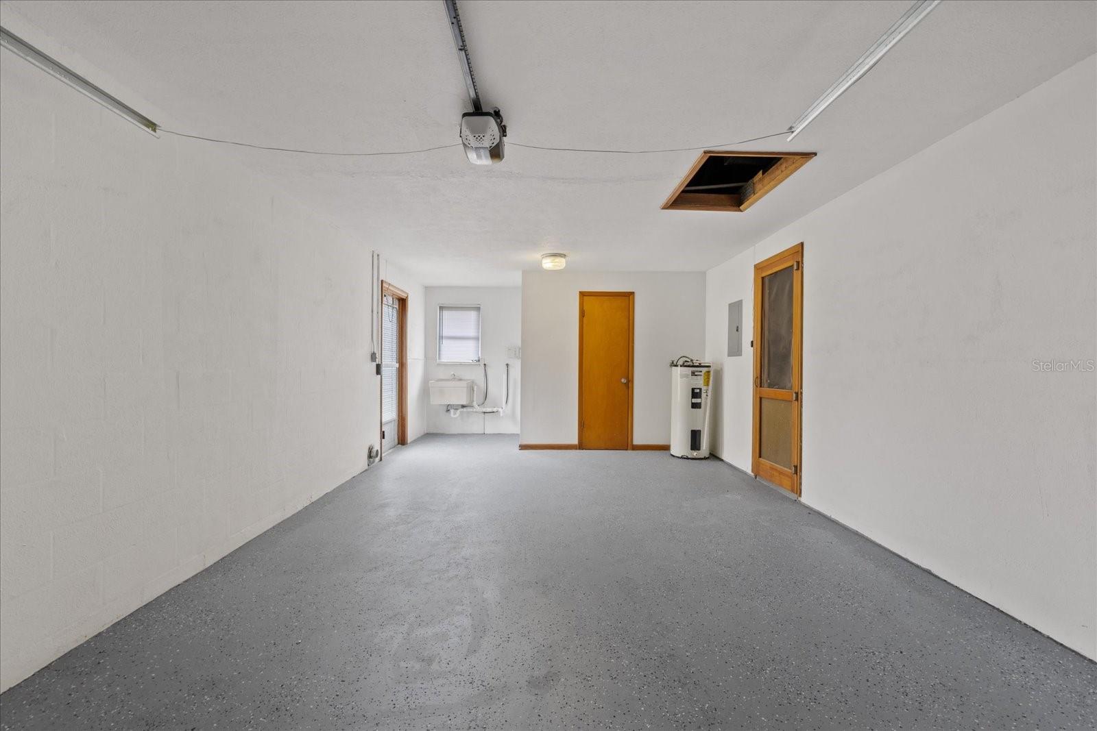 5900 AVOCADO ST — photo 25