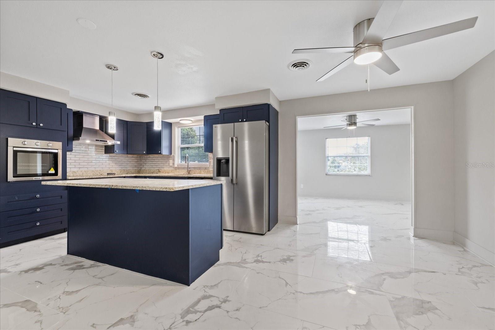 5900 AVOCADO ST — photo 10