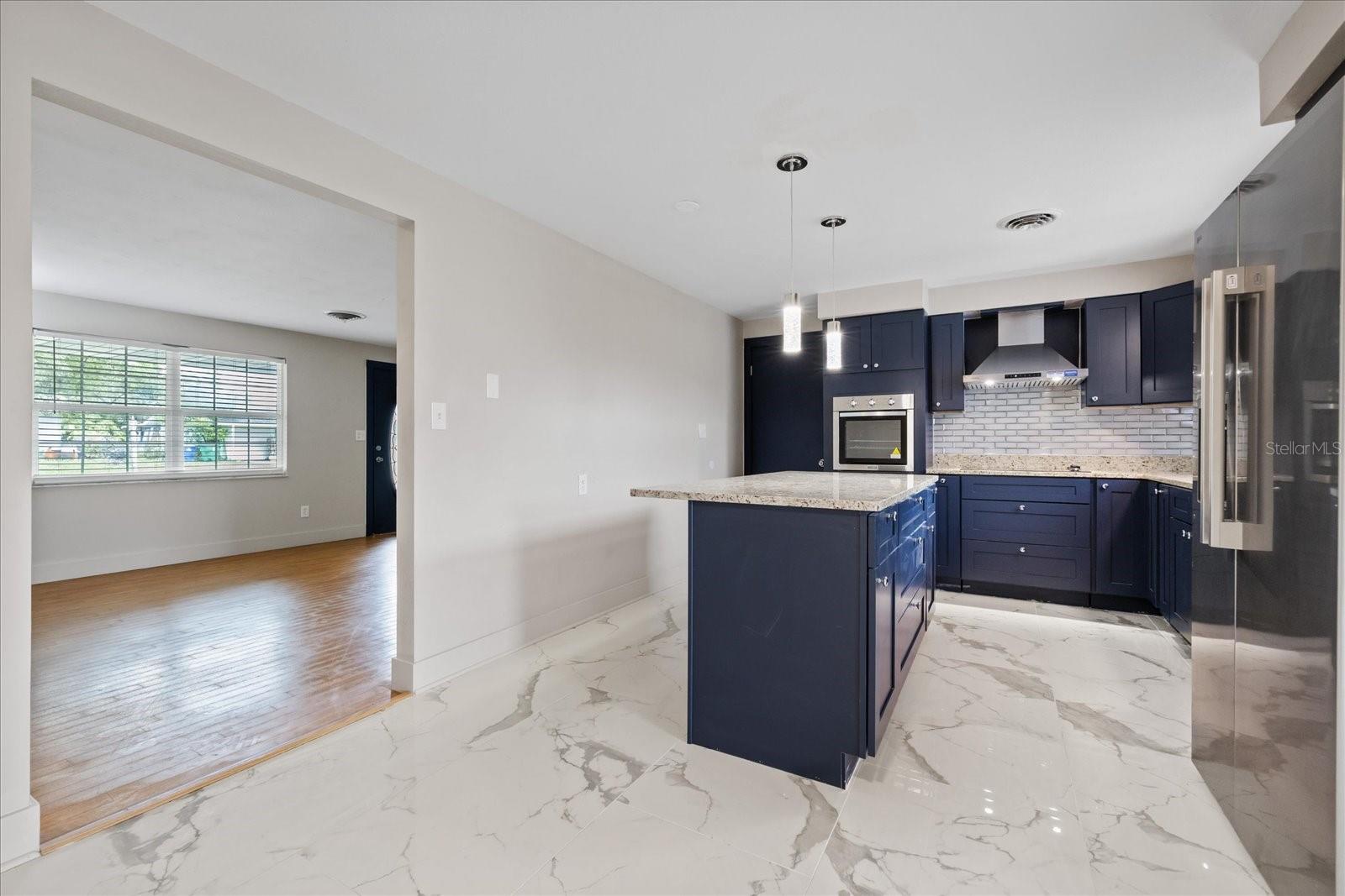 5900 AVOCADO ST — photo 11