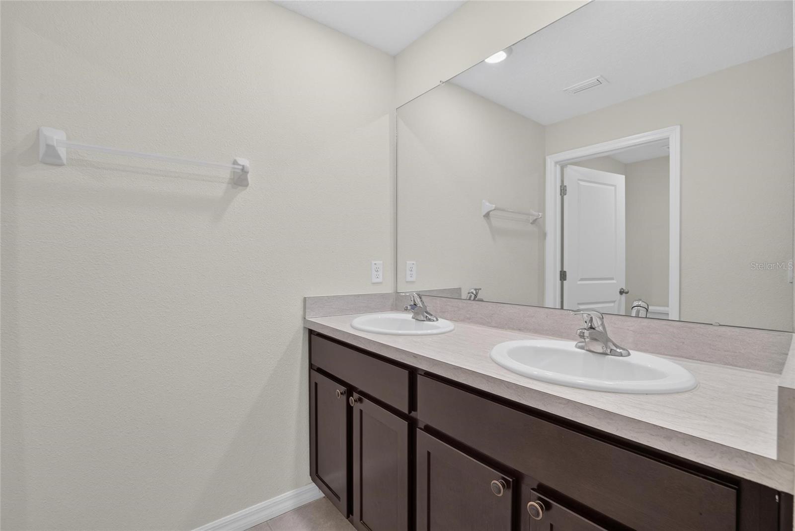 2818 GUMBO LIMBO DR — photo 33