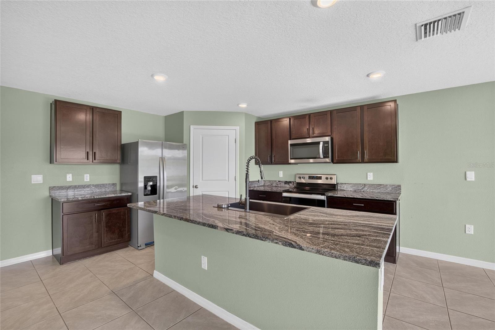 2818 GUMBO LIMBO DR — photo 12