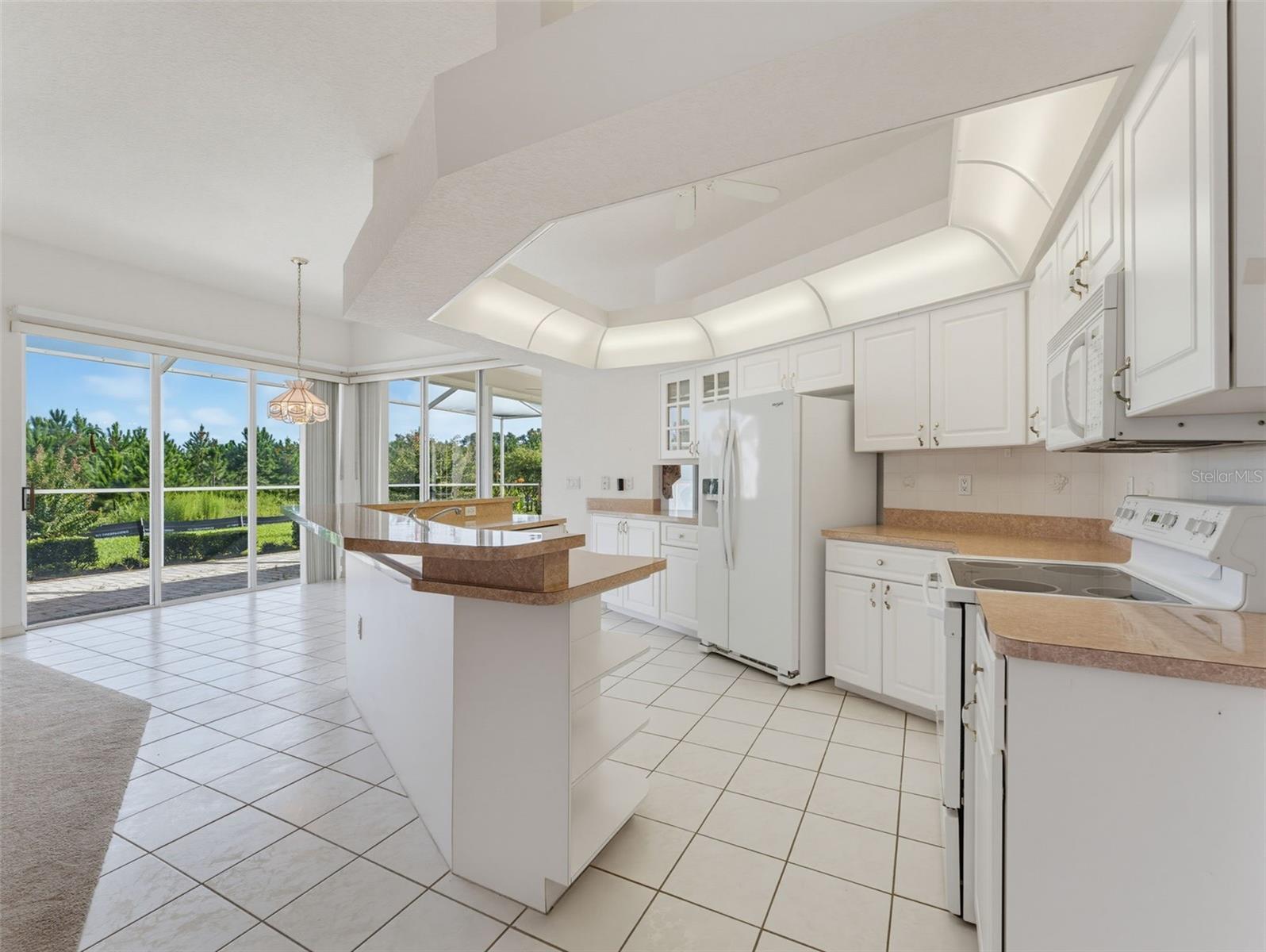 8425 DANBURY LN — photo 8