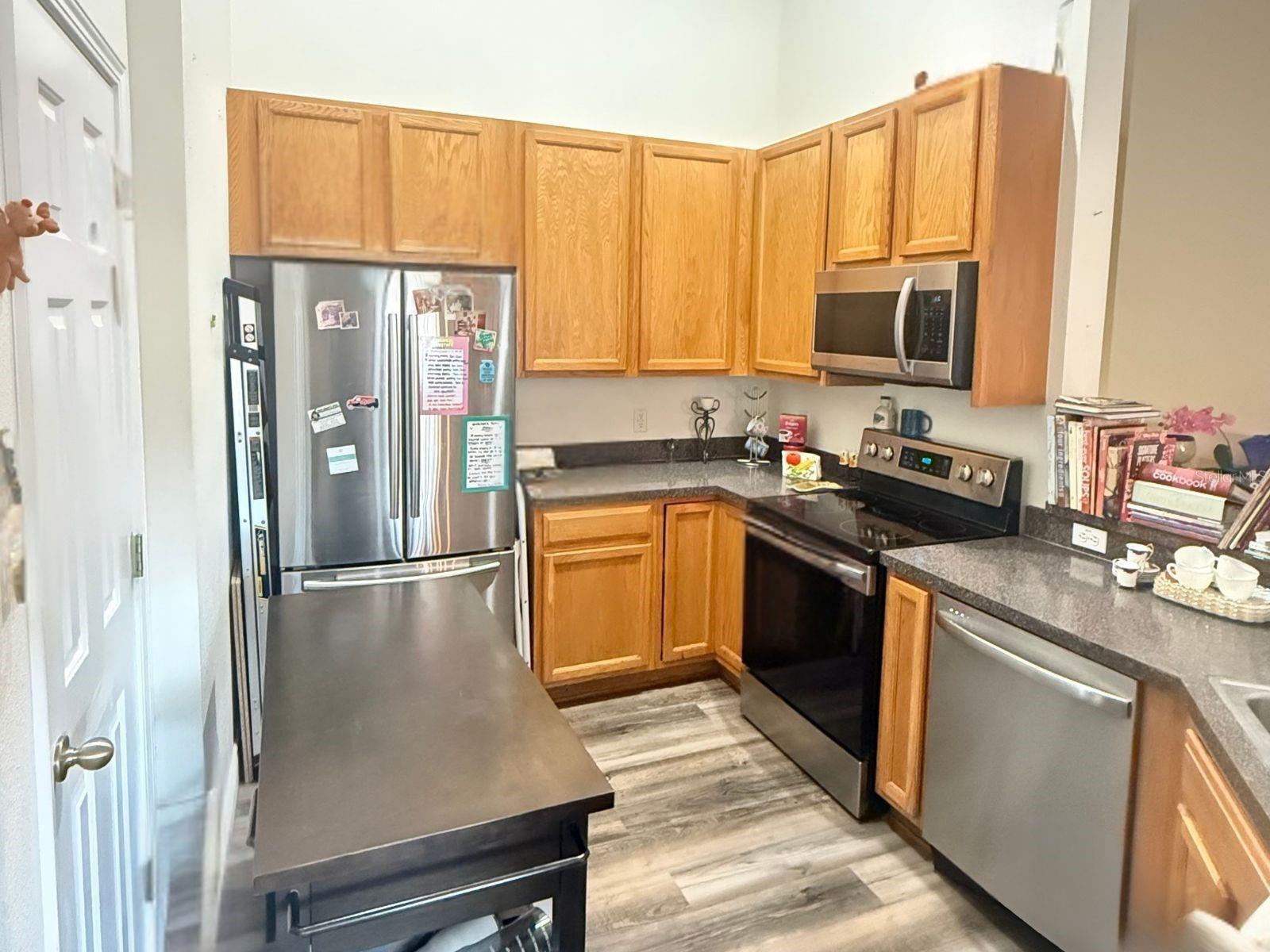 8621 SHALLOW CREEK CT — photo 3