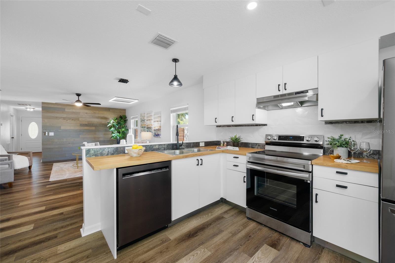 608 2ND ST SW — photo 35