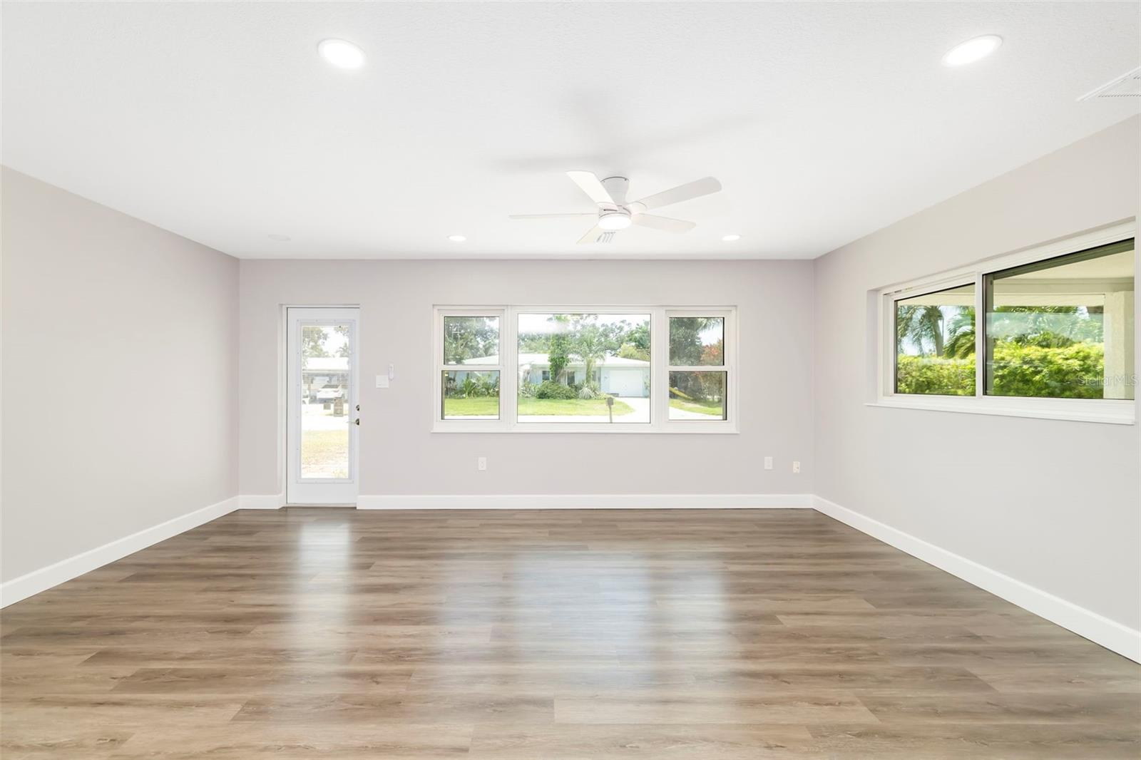 2253 GOLDENROD ST — photo 6