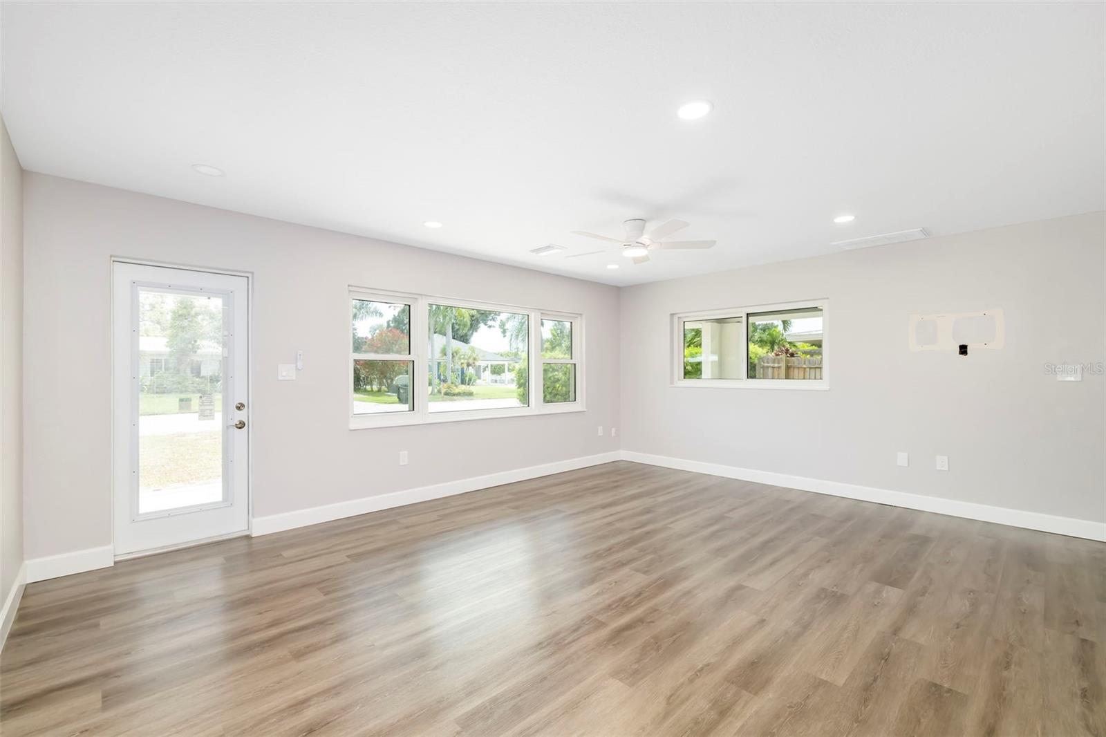 2253 GOLDENROD ST — photo 7