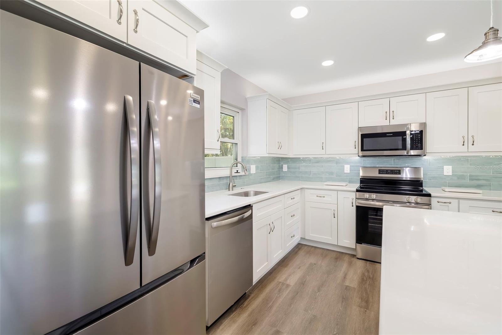 2253 GOLDENROD ST — photo 14