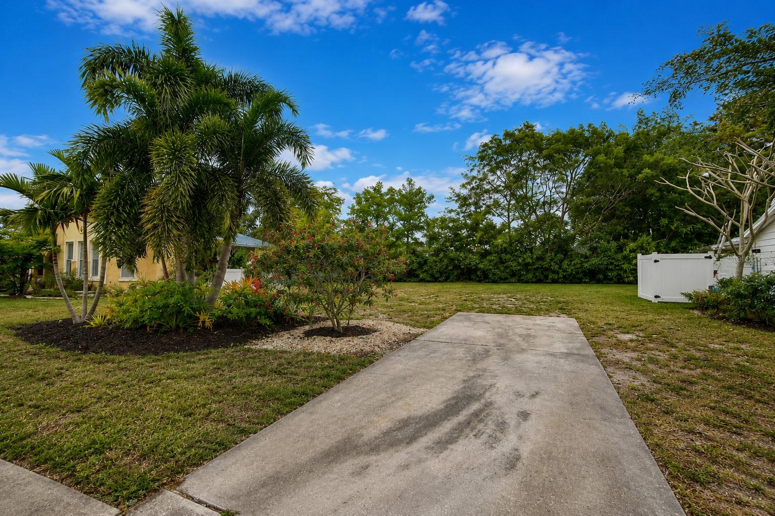 463 ACACIA DR — photo 3