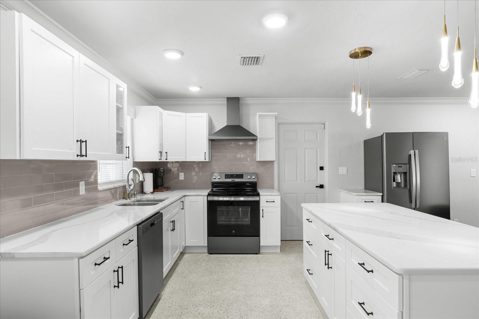 10001 S YACHT CLUB DR — photo 10