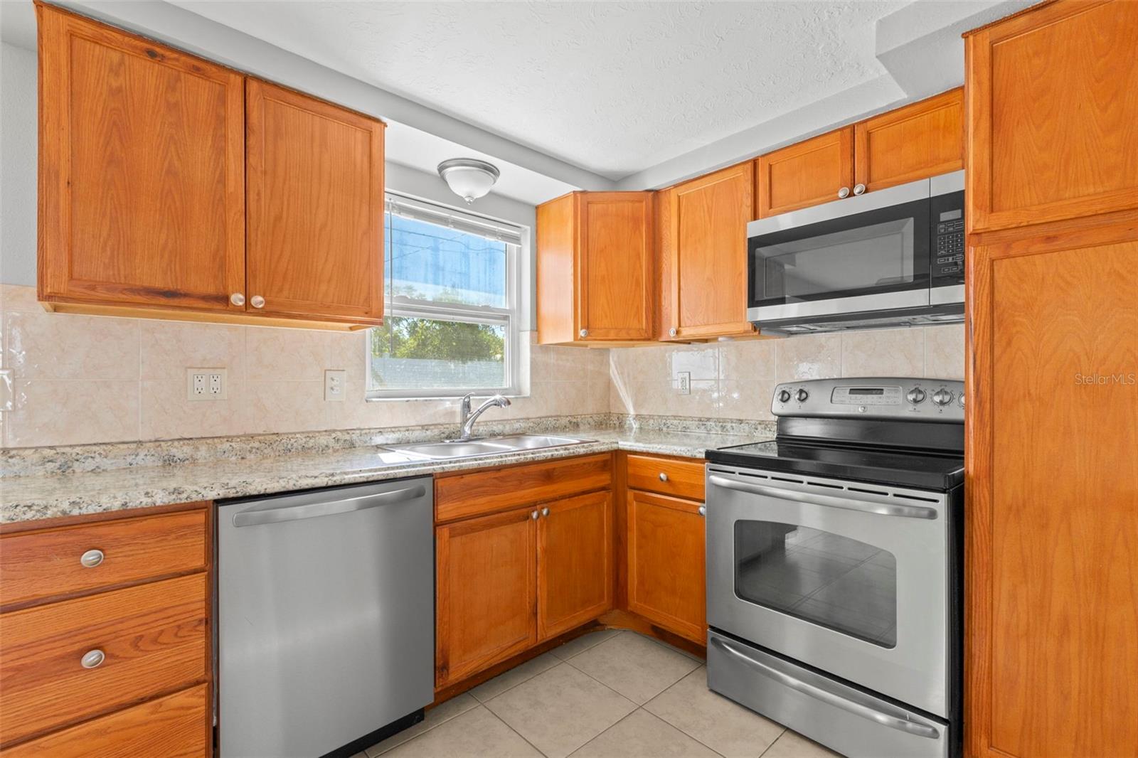 1508 DERRICK ST — photo 3