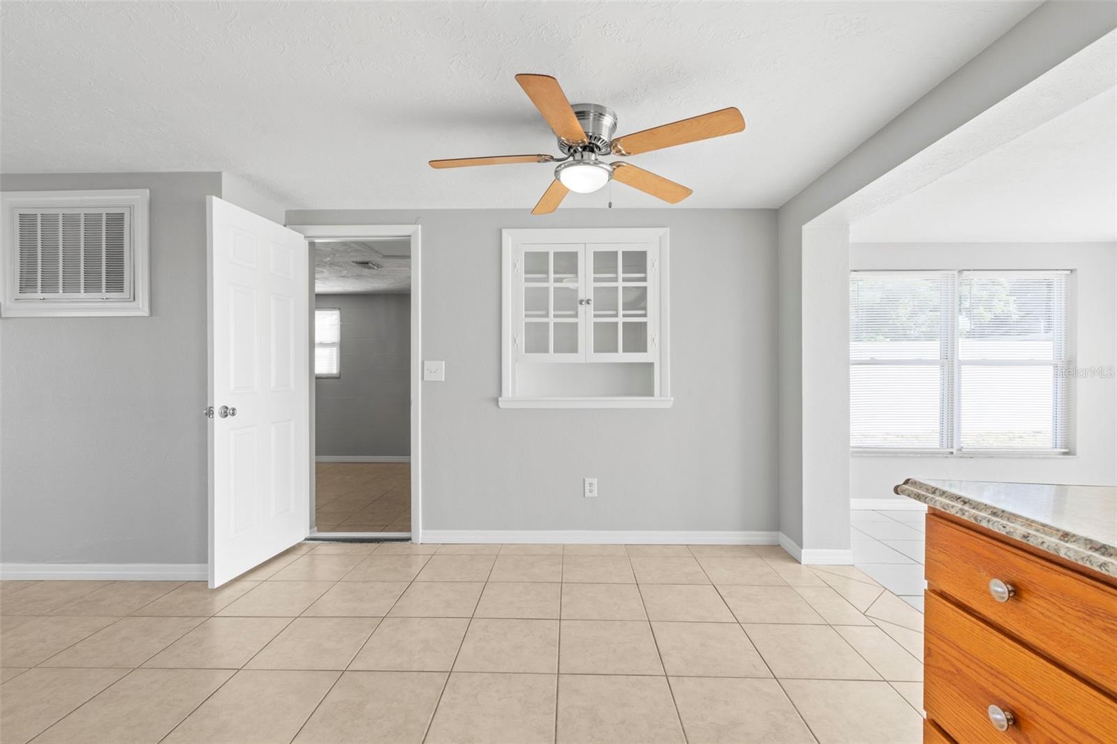 1508 DERRICK ST — photo 23