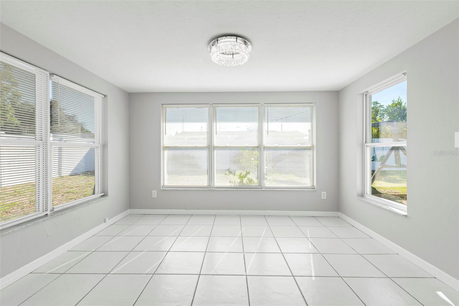 1508 DERRICK ST — photo 8