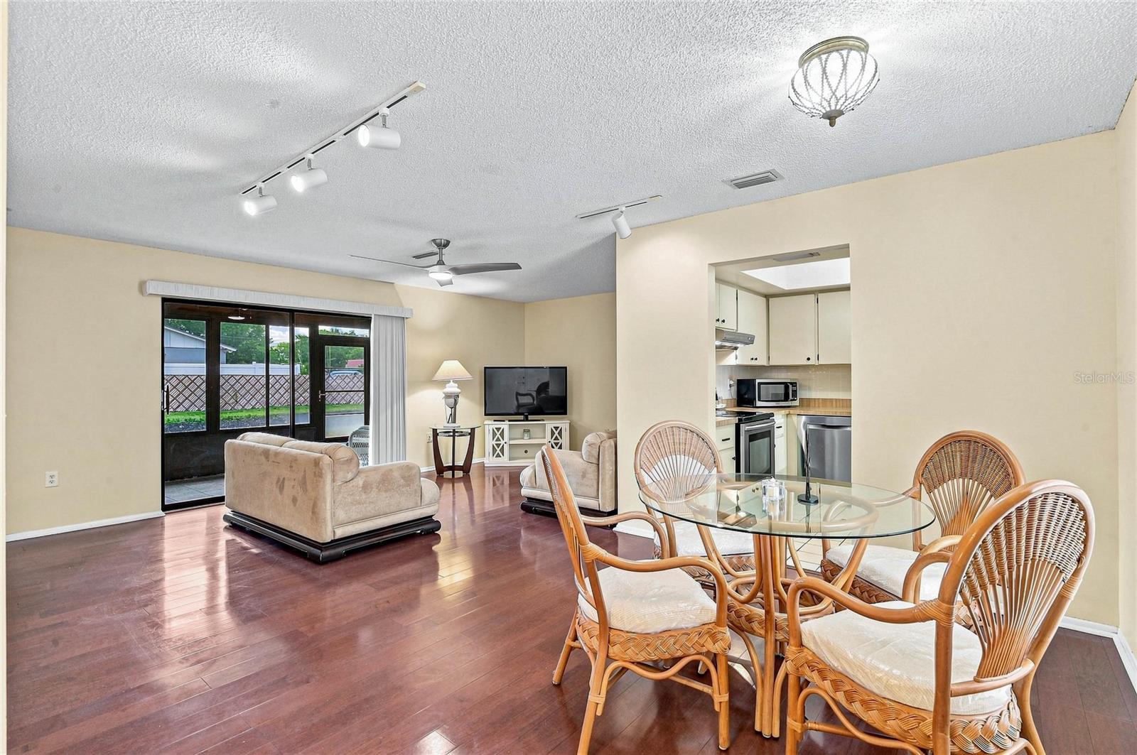 3189 GLEN ELYN BLVD #3 — photo 4