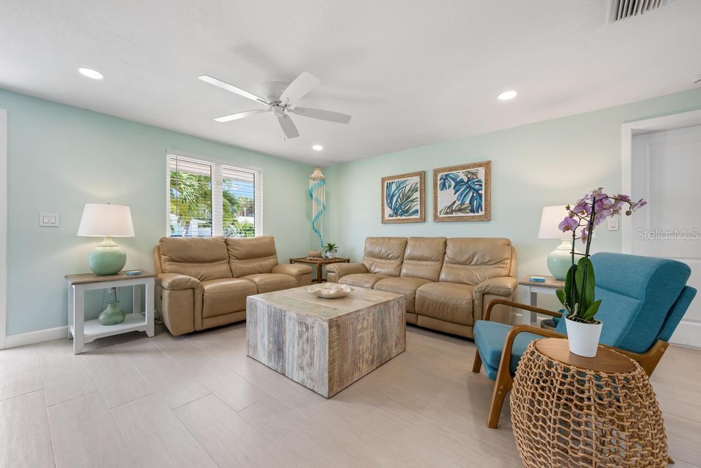 406 BAY PALMS DR — photo 8