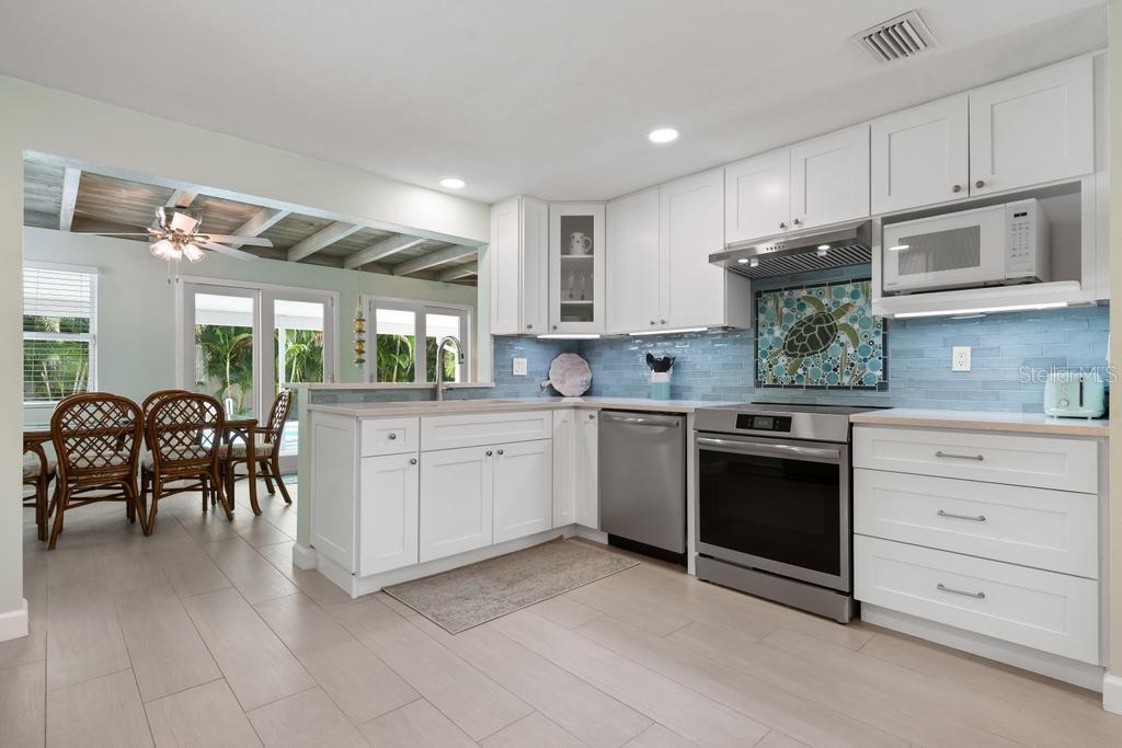 406 BAY PALMS DR — photo 12