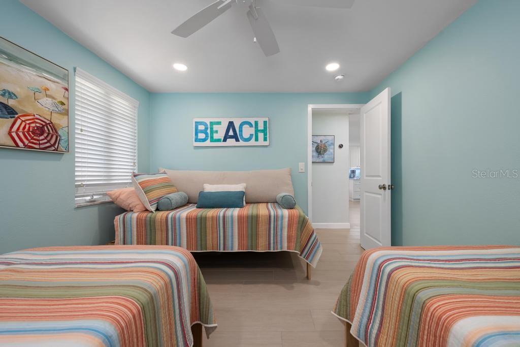 406 BAY PALMS DR — photo 26