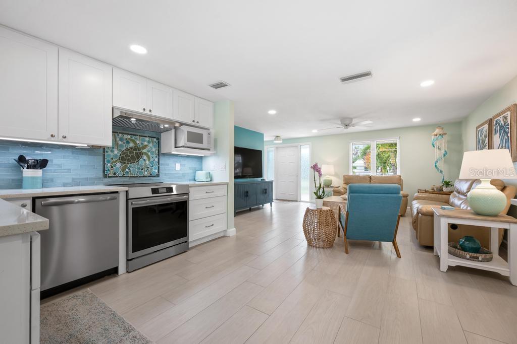 406 BAY PALMS DR — photo 14