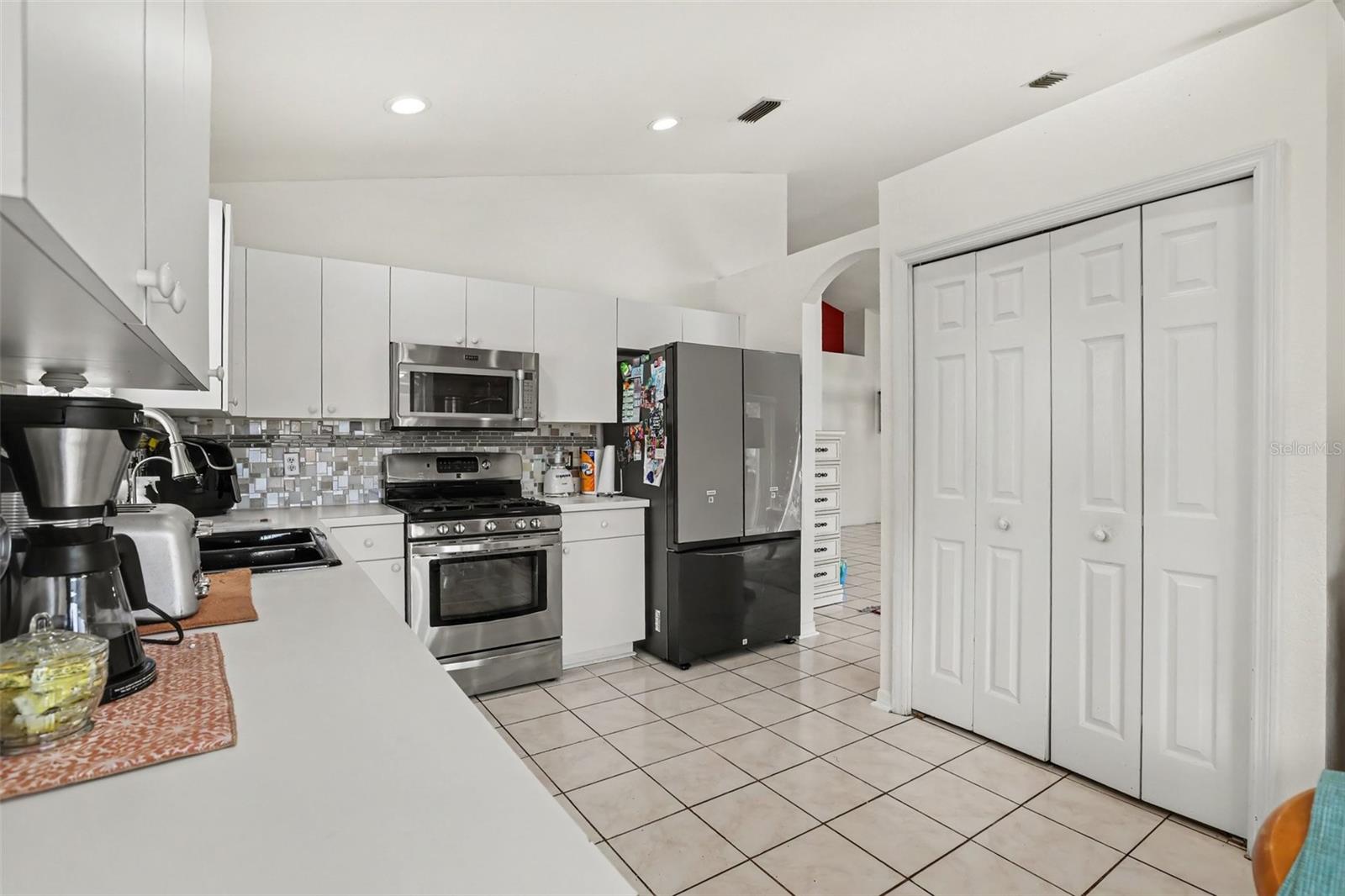 1102 VINETREE DR — photo 12