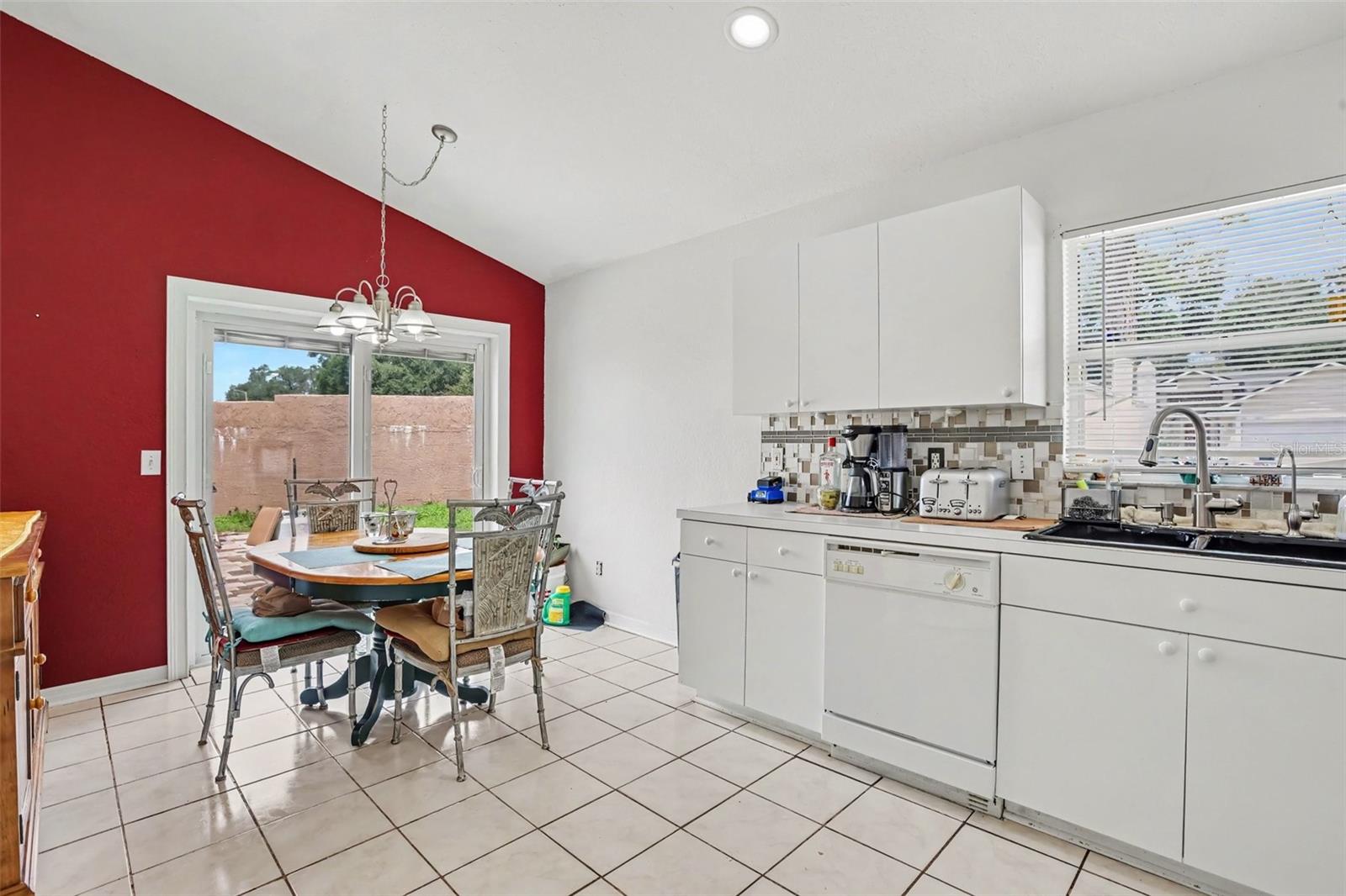 1102 VINETREE DR — photo 4