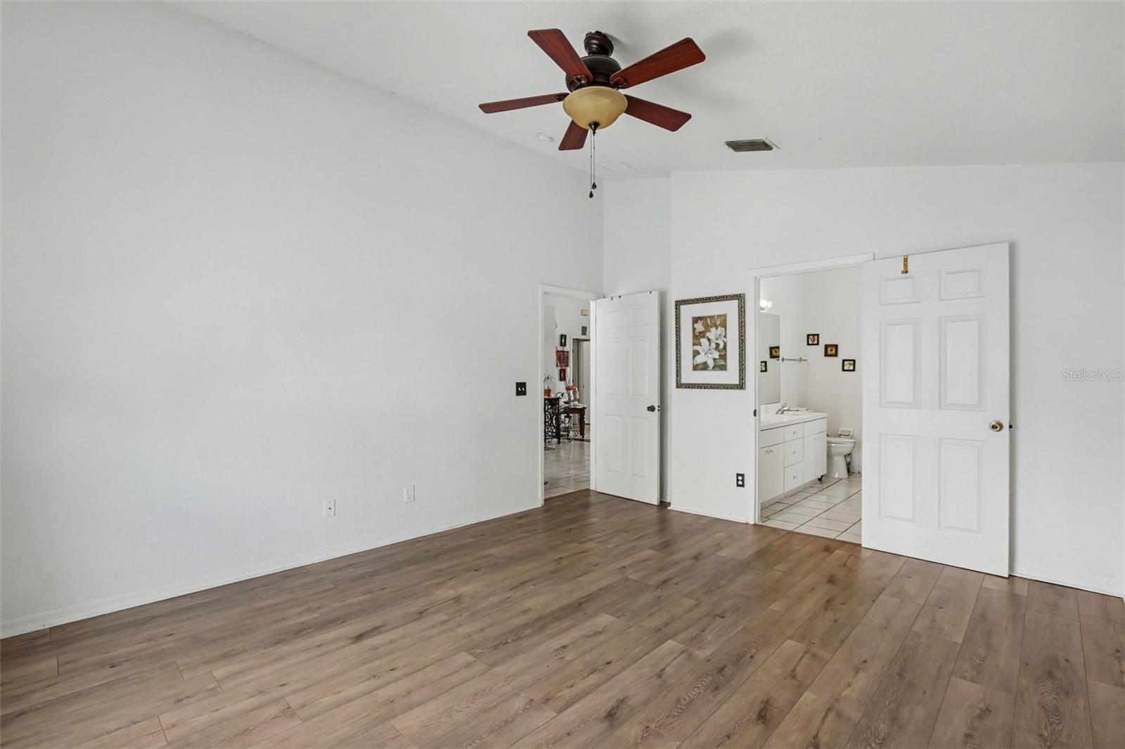 1102 VINETREE DR — photo 13