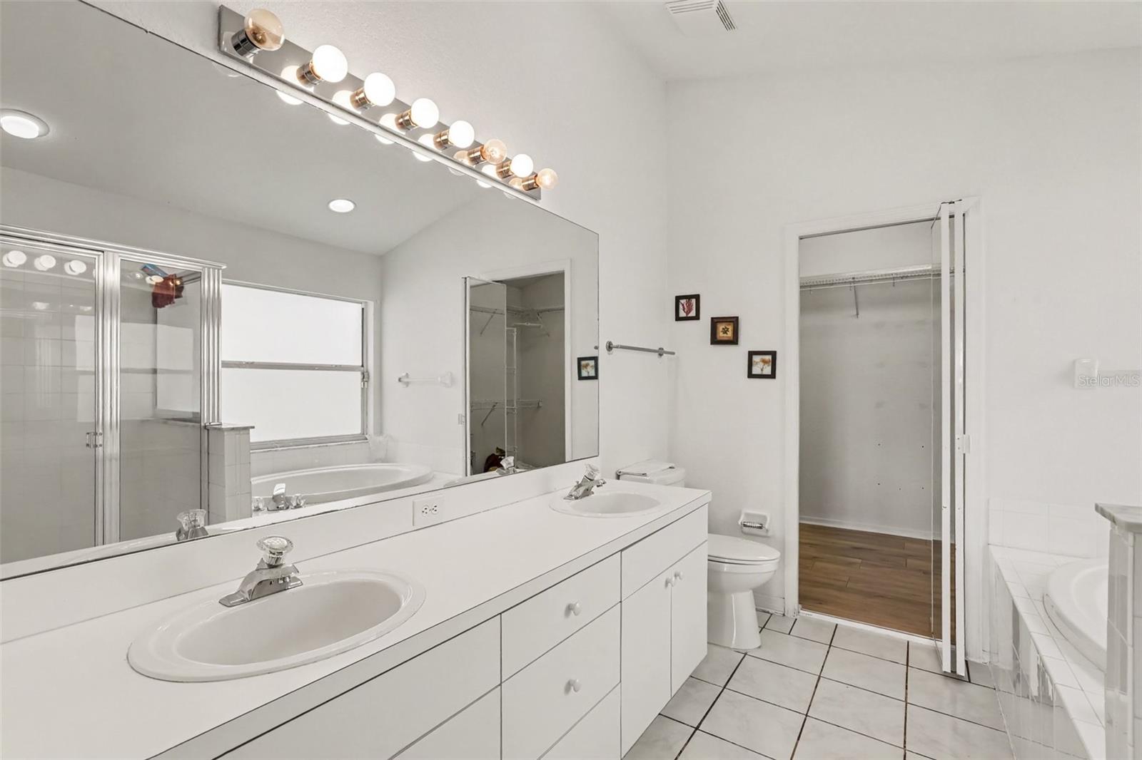 1102 VINETREE DR — photo 16