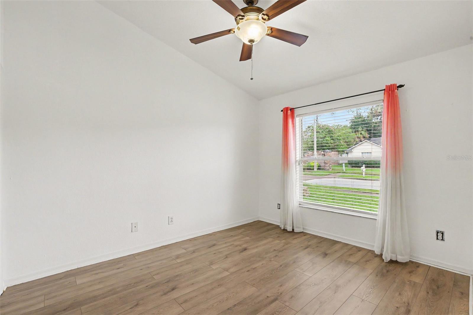 1102 VINETREE DR — photo 19