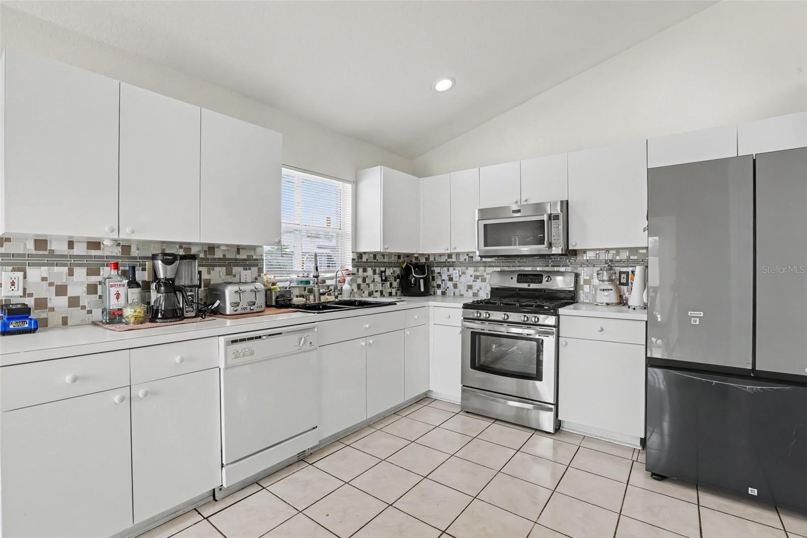 1102 VINETREE DR — photo 5