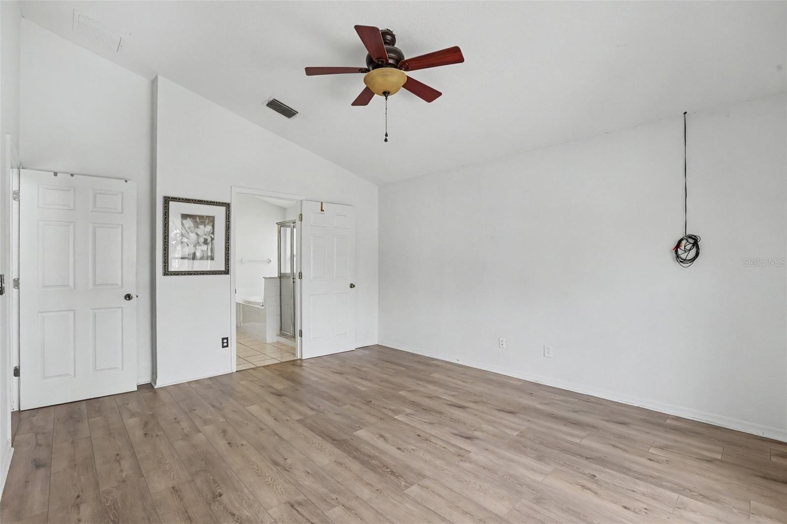 1102 VINETREE DR — photo 14