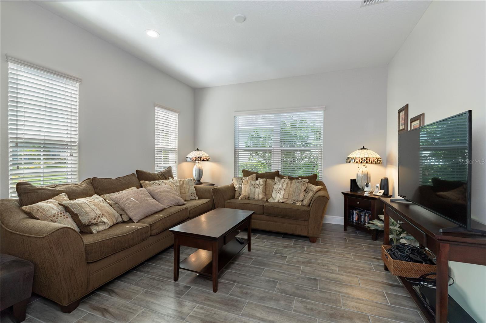 1117 THORNBURY DR — photo 18
