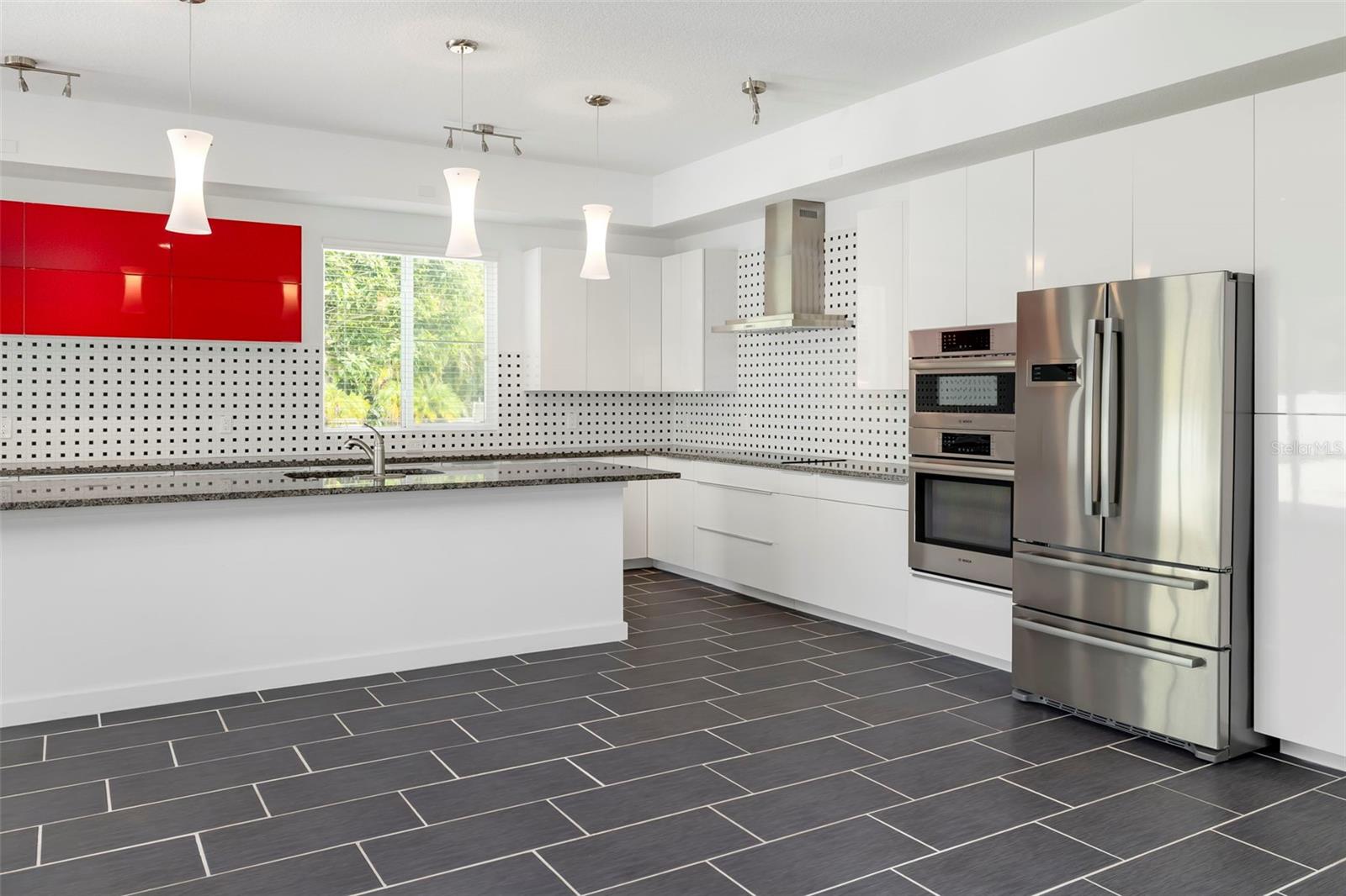 4524 RIVERWOOD AVE — photo 13