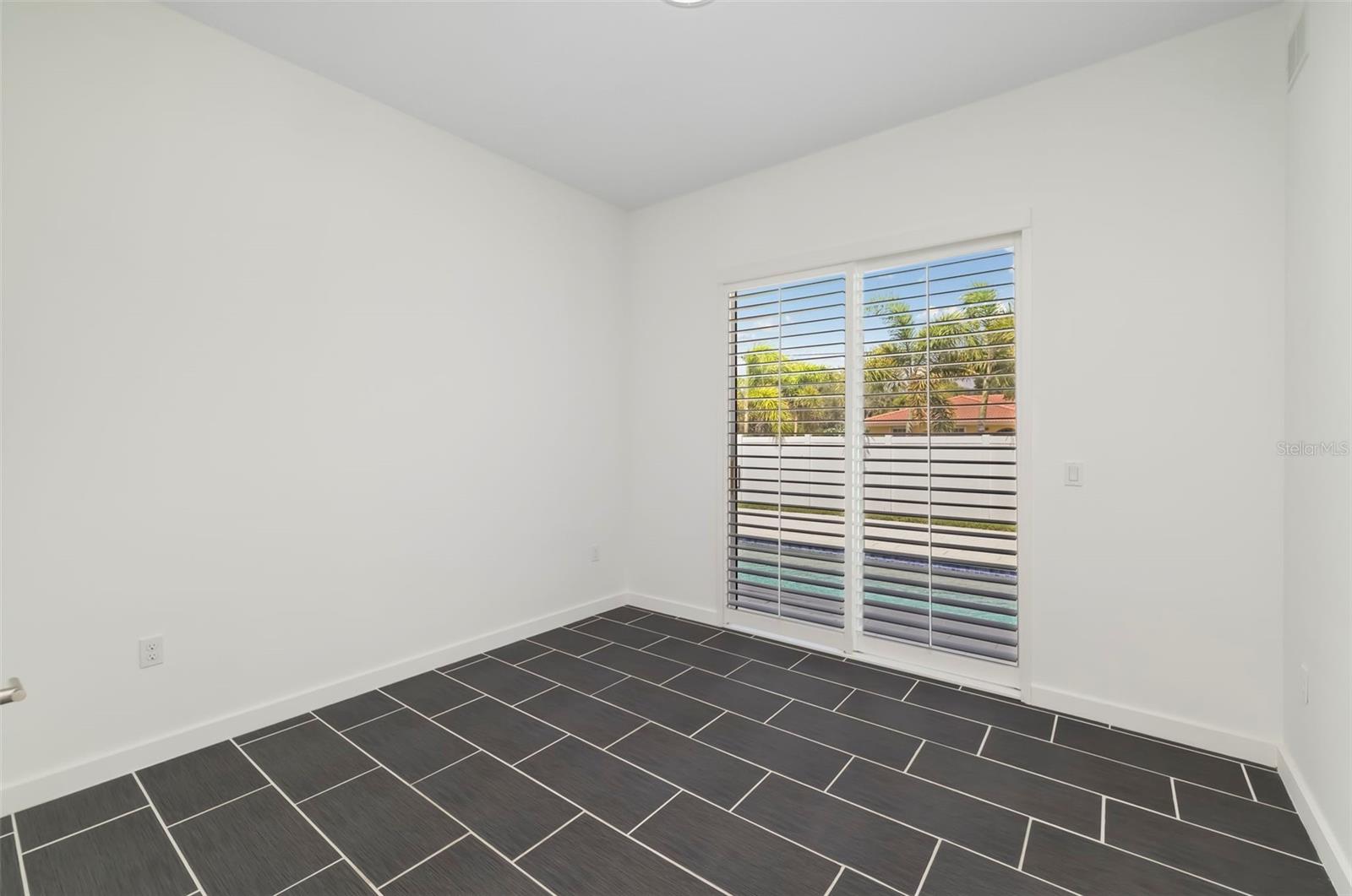 4524 RIVERWOOD AVE — photo 25