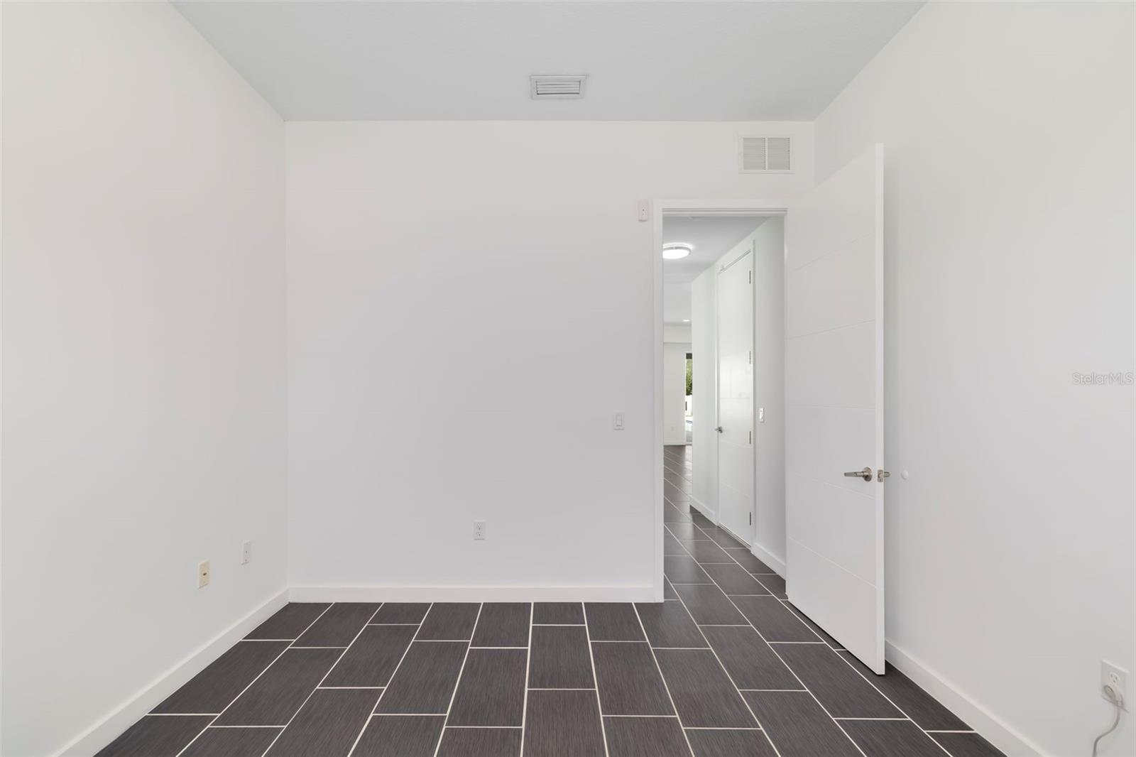 4524 RIVERWOOD AVE — photo 36