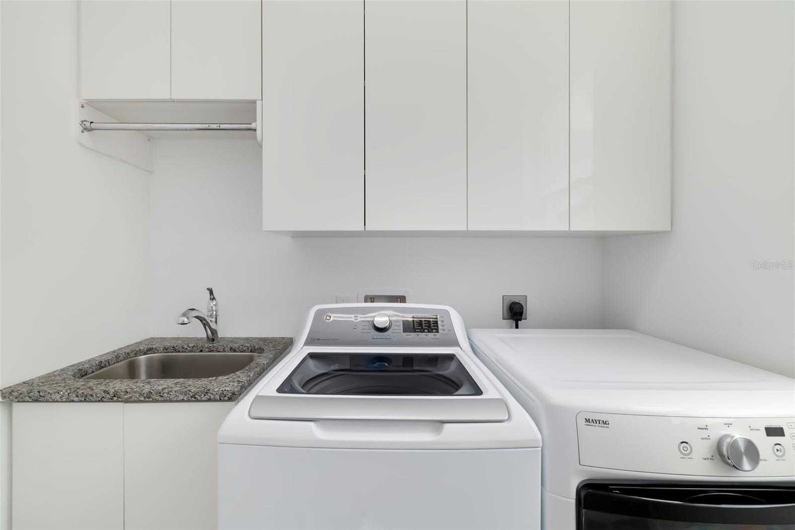 4524 RIVERWOOD AVE — photo 38