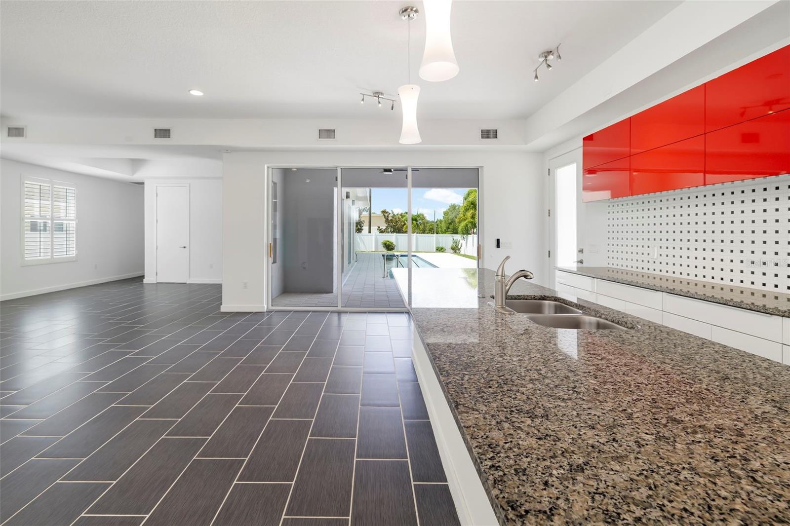 4524 RIVERWOOD AVE — photo 18