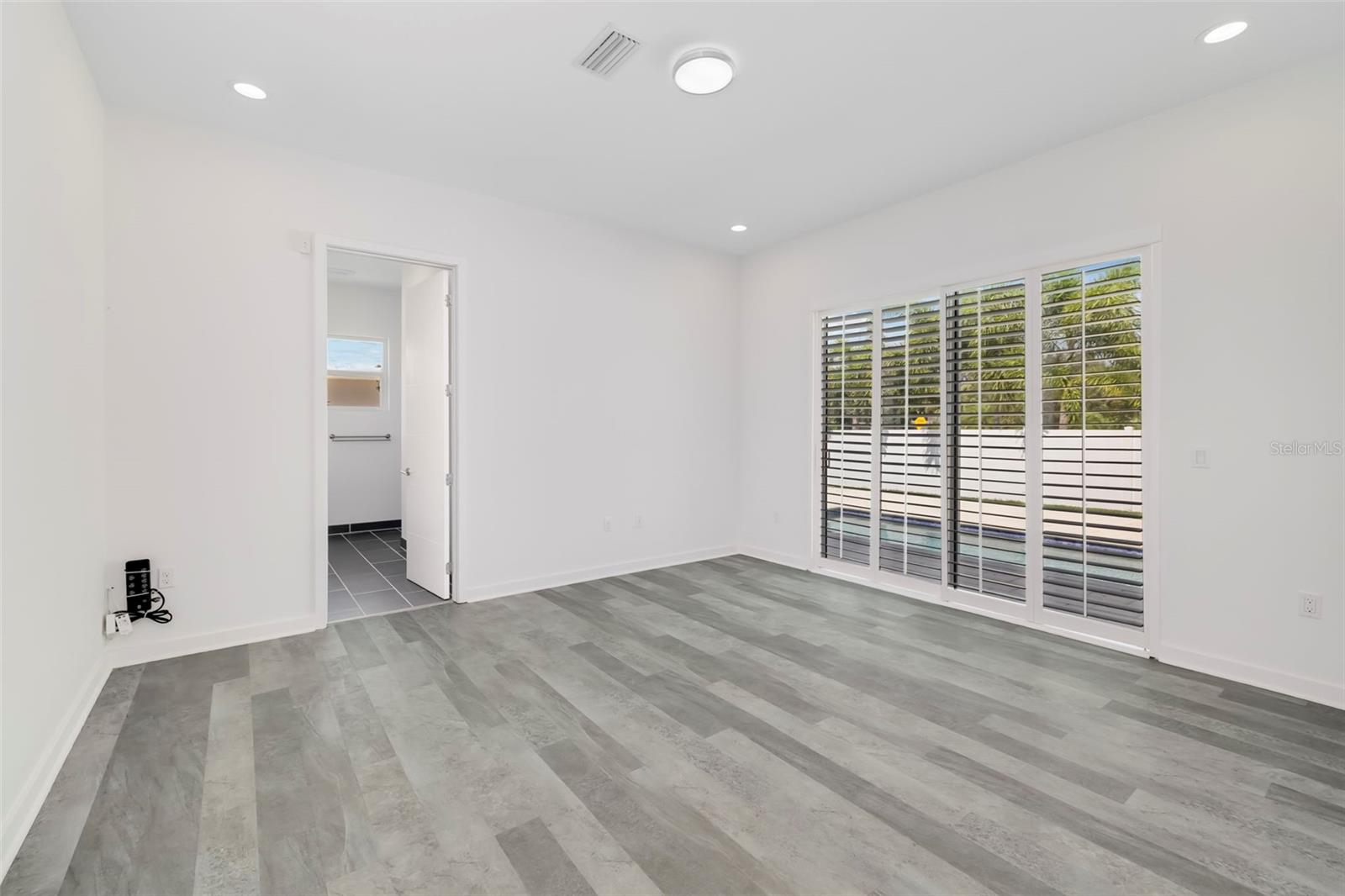 4524 RIVERWOOD AVE — photo 31