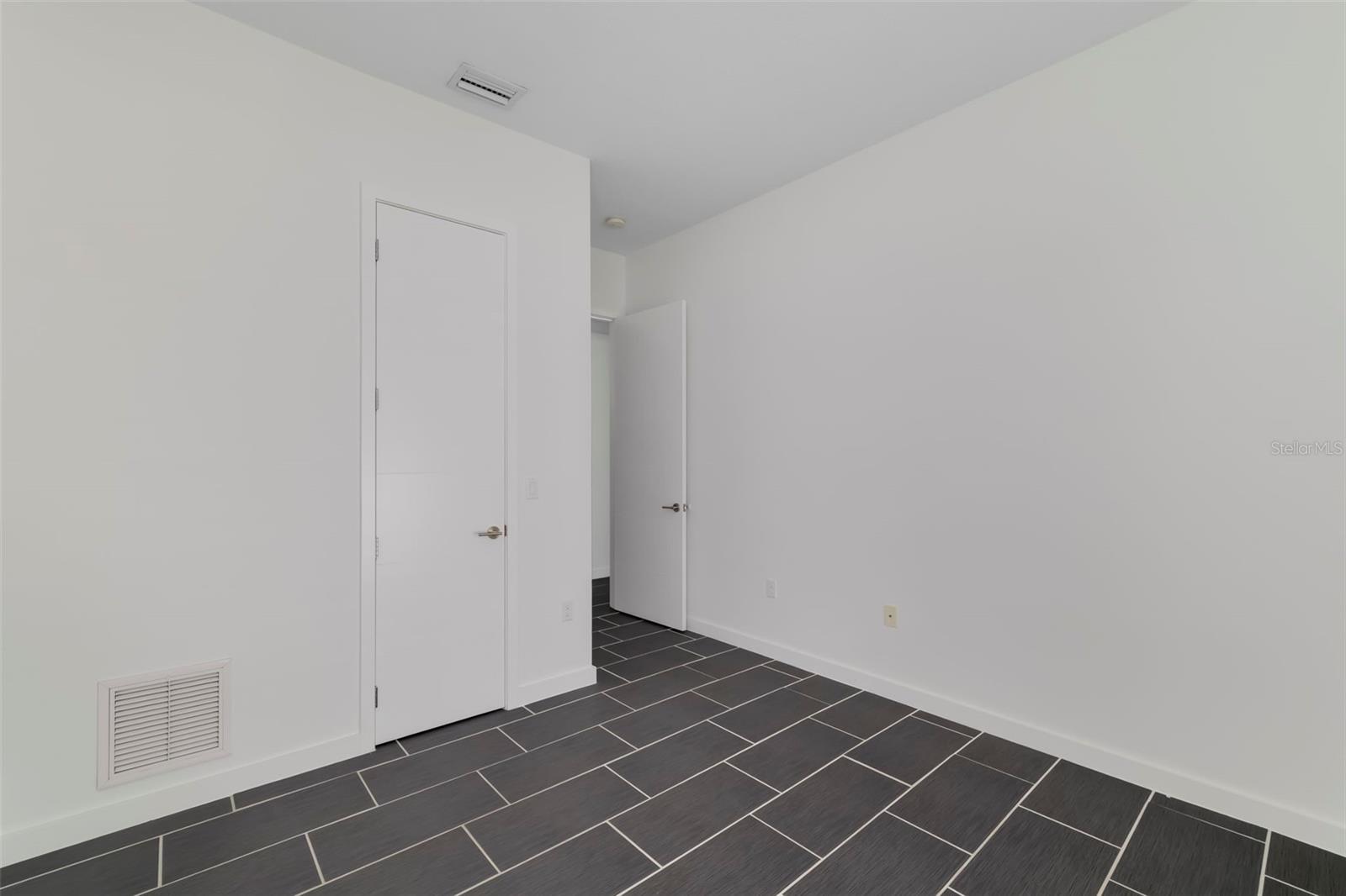4524 RIVERWOOD AVE — photo 24