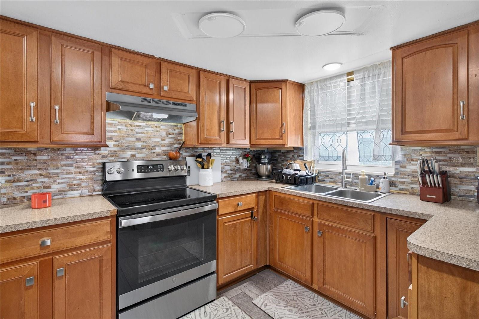1031 CONOLEY LN — photo 3