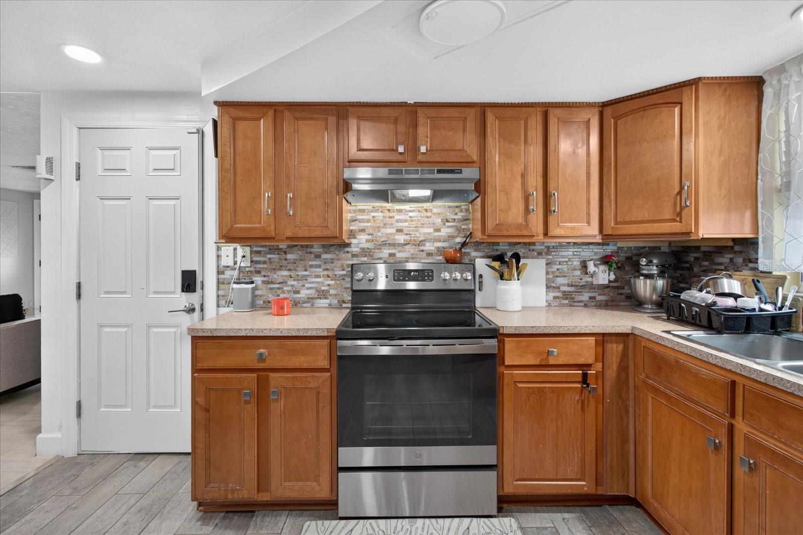 1031 CONOLEY LN — photo 23