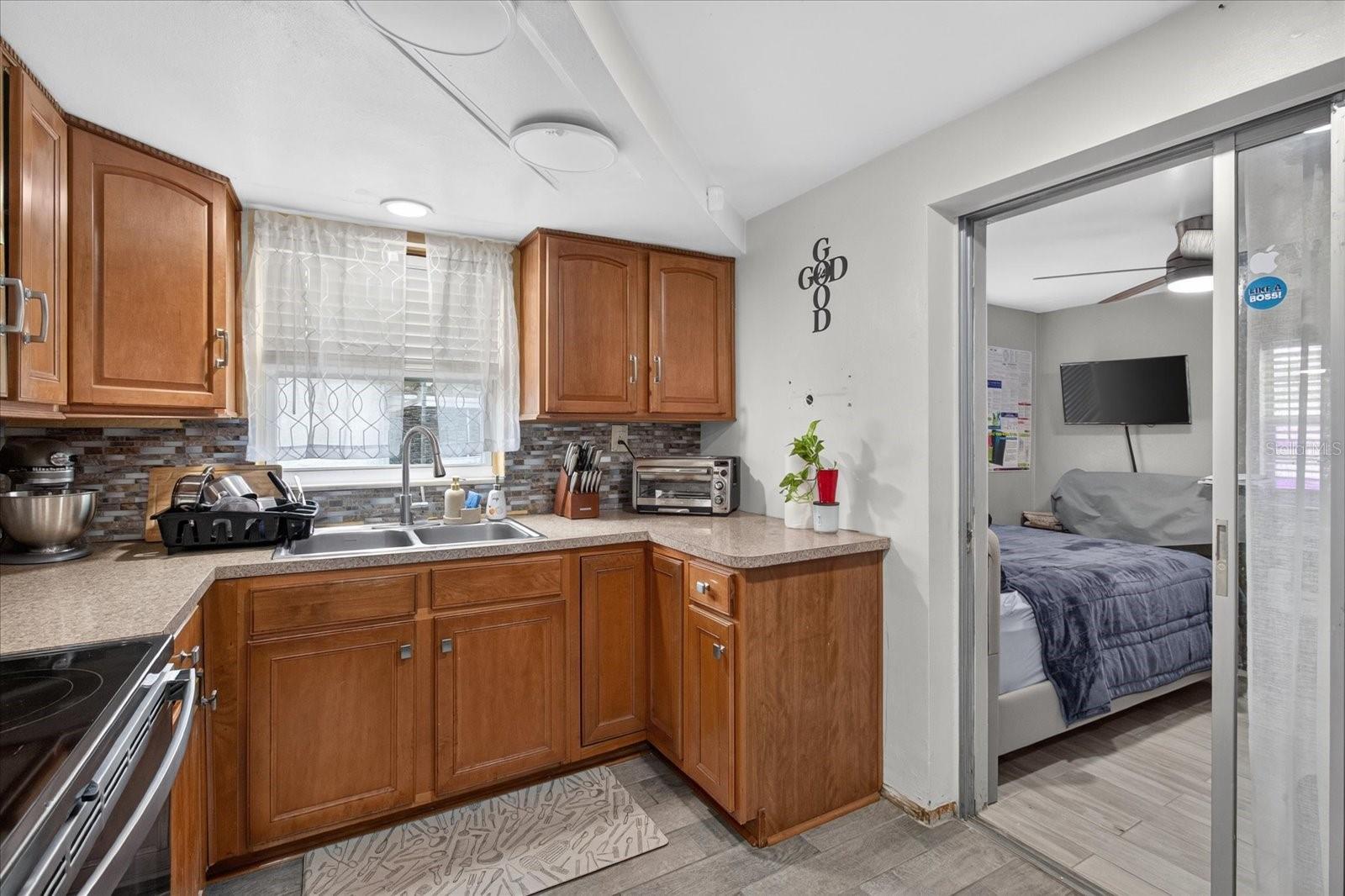1031 CONOLEY LN — photo 21