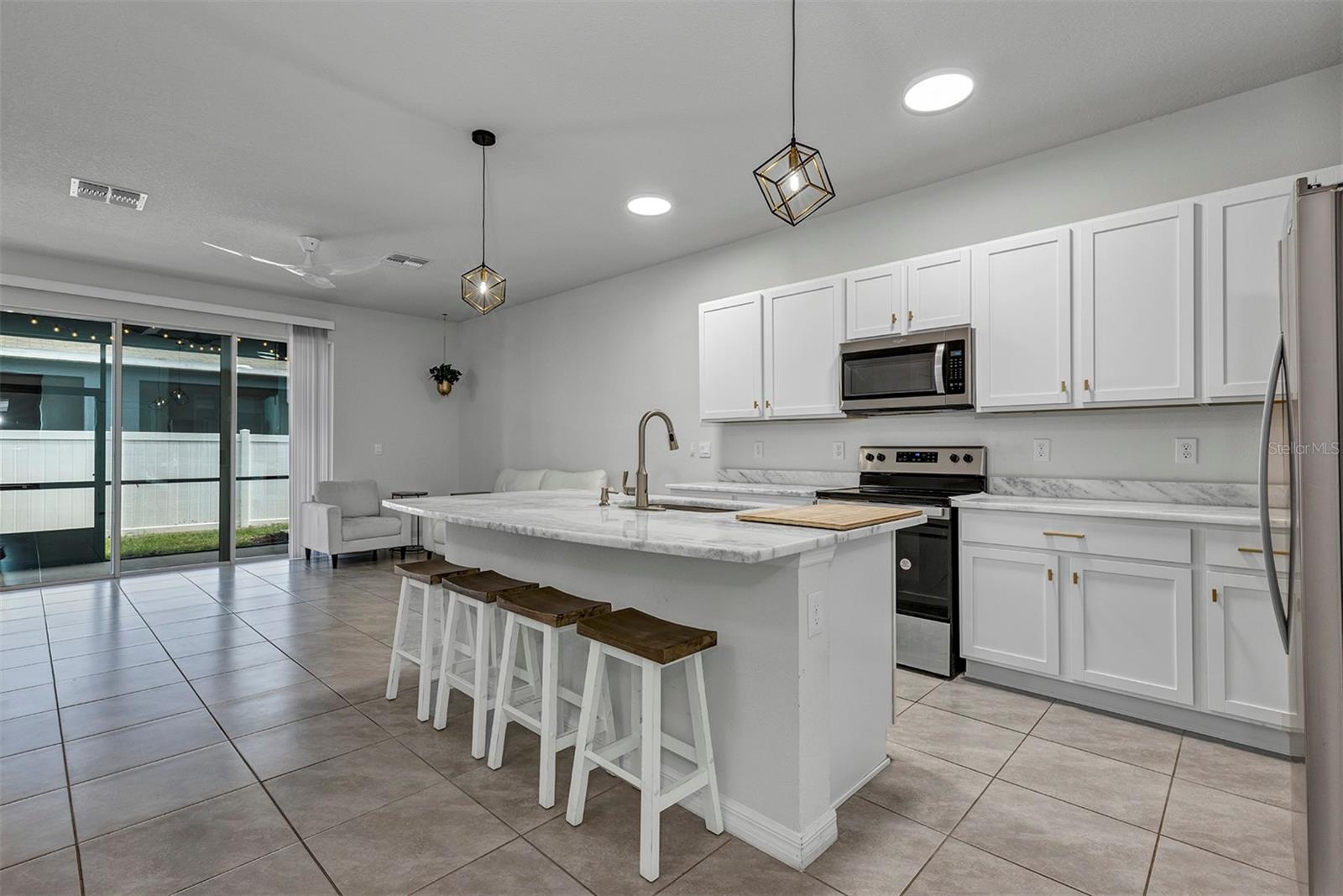 4015 BLUE BANKS LN — photo 3
