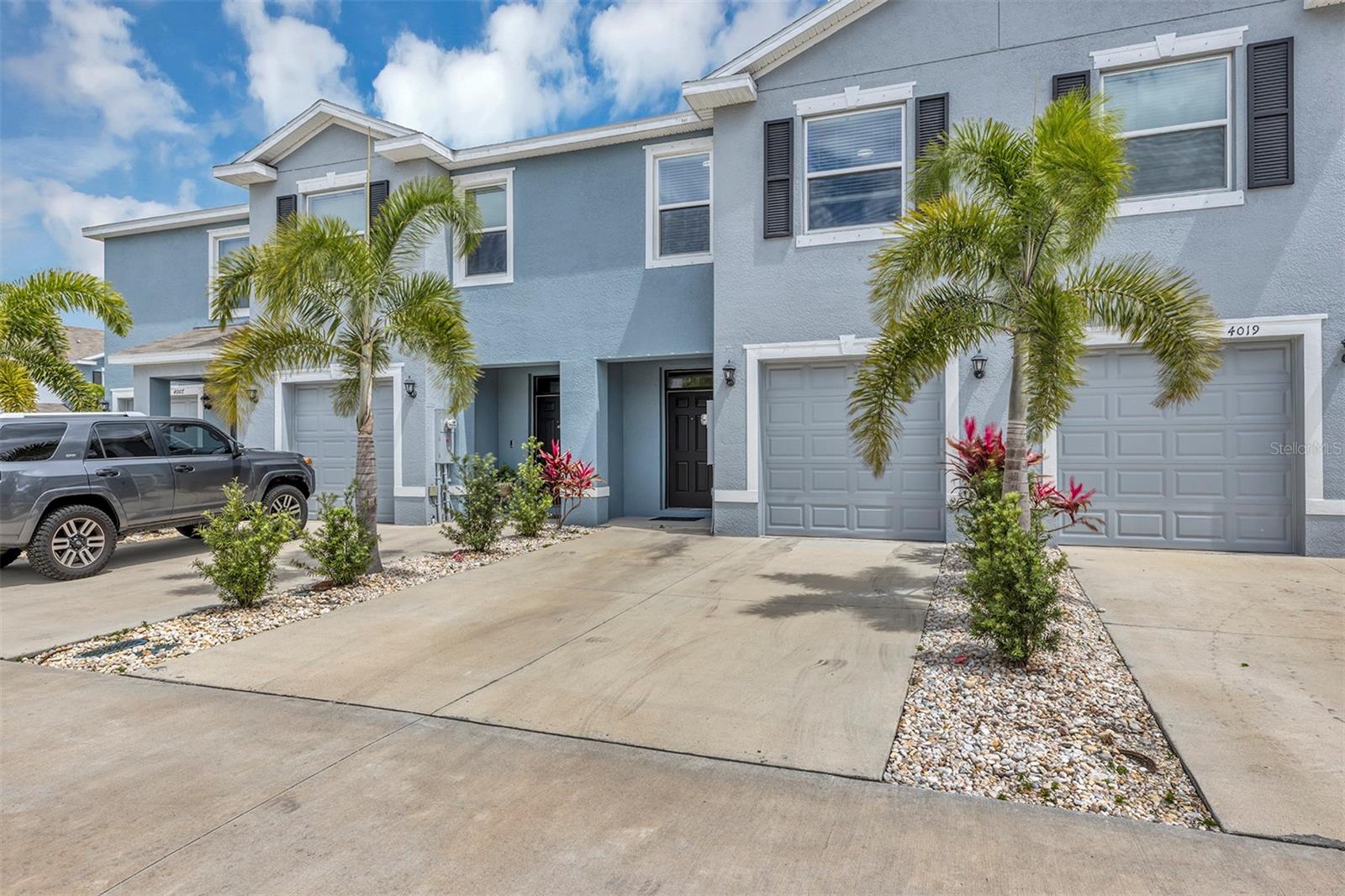 4015 BLUE BANKS LN — photo 31