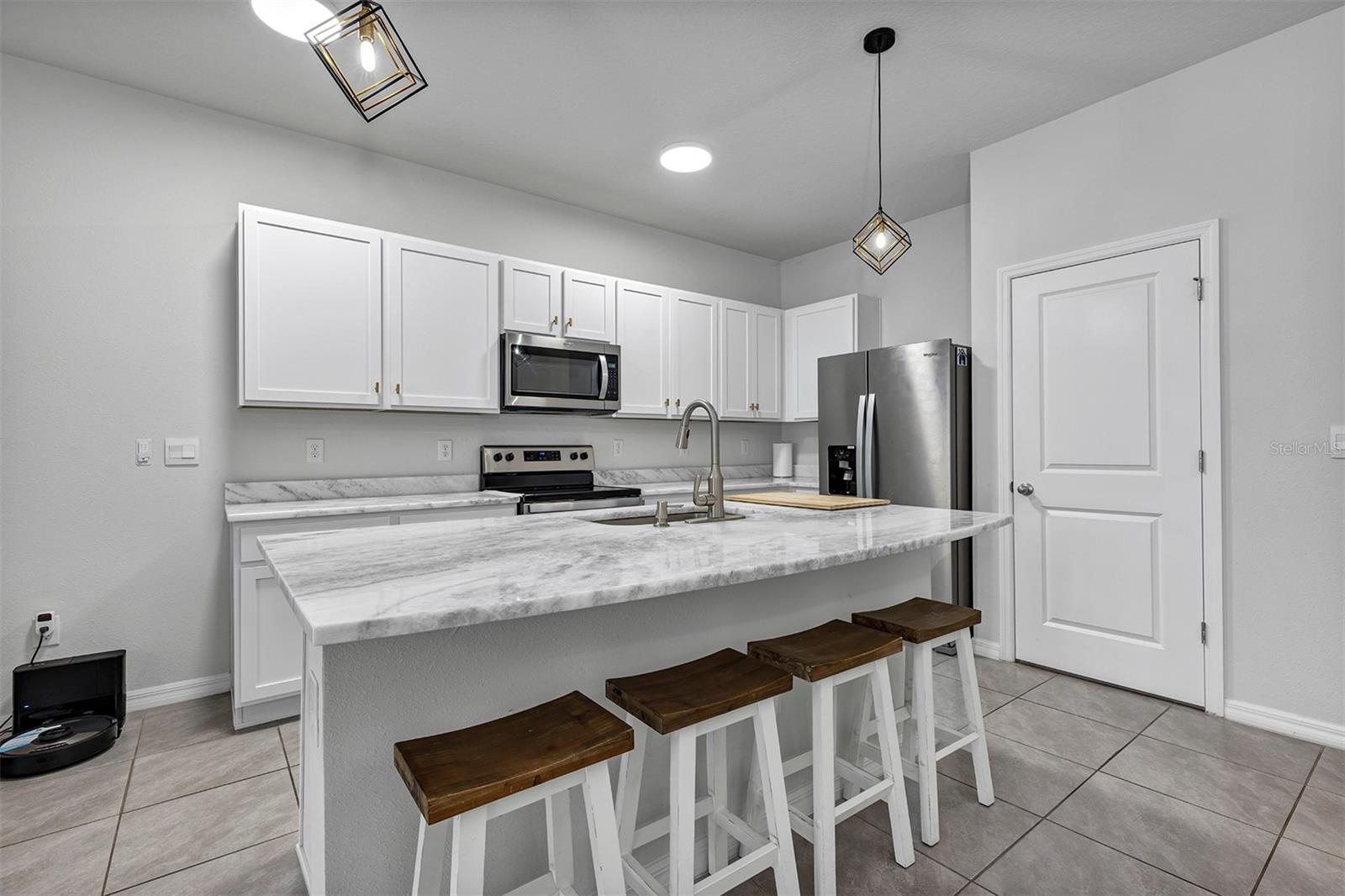 4015 BLUE BANKS LN — photo 5